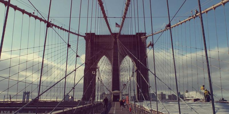 万家瑞日用百货指南：科学配置家居办公区，升降桌、护眼灯与支撑椅的核心参数解读