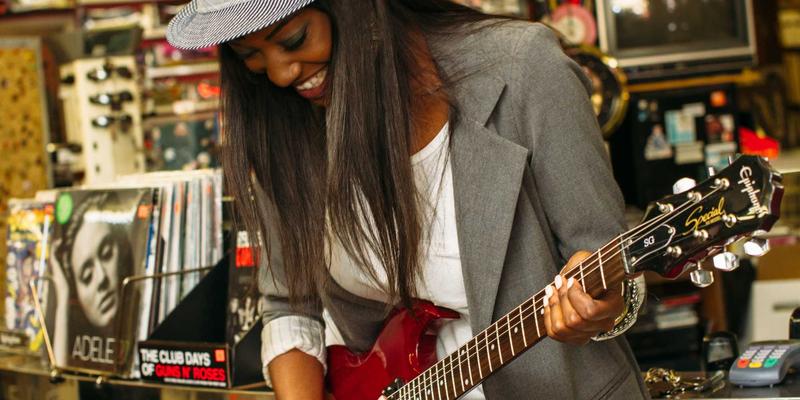 阳台改造必备家居用品：从休闲区到小花园的转型方案，万家瑞厨房用品也能点睛